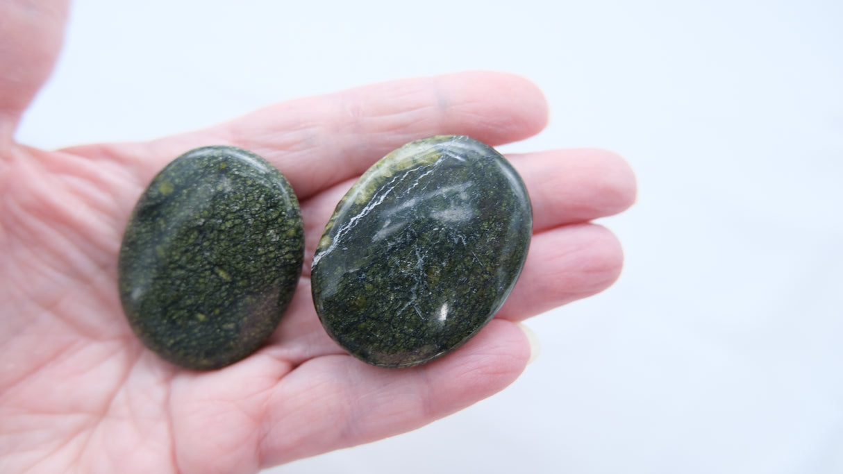 Various 45 mm Palm Stones