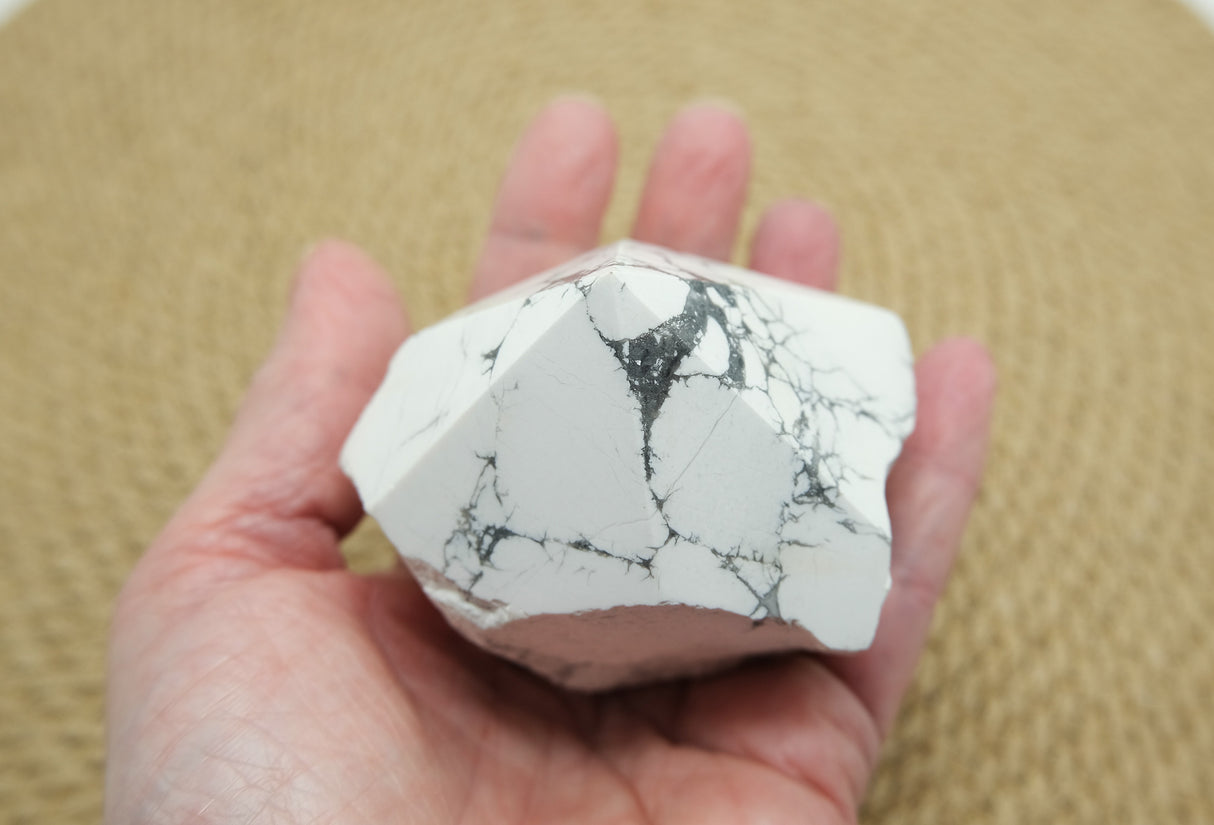 Howlite Polished Point With Flat Base