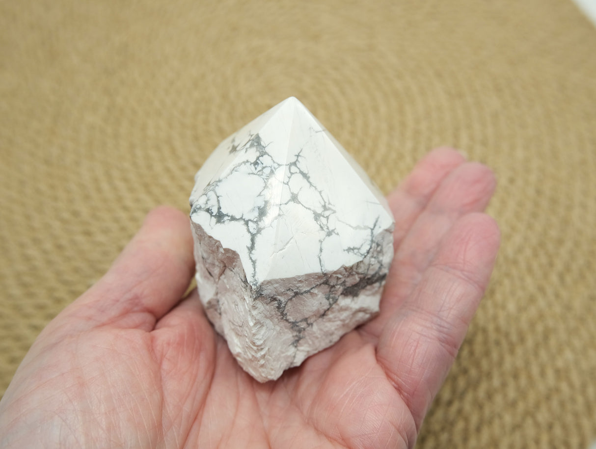 Howlite Polished Point With Flat Base