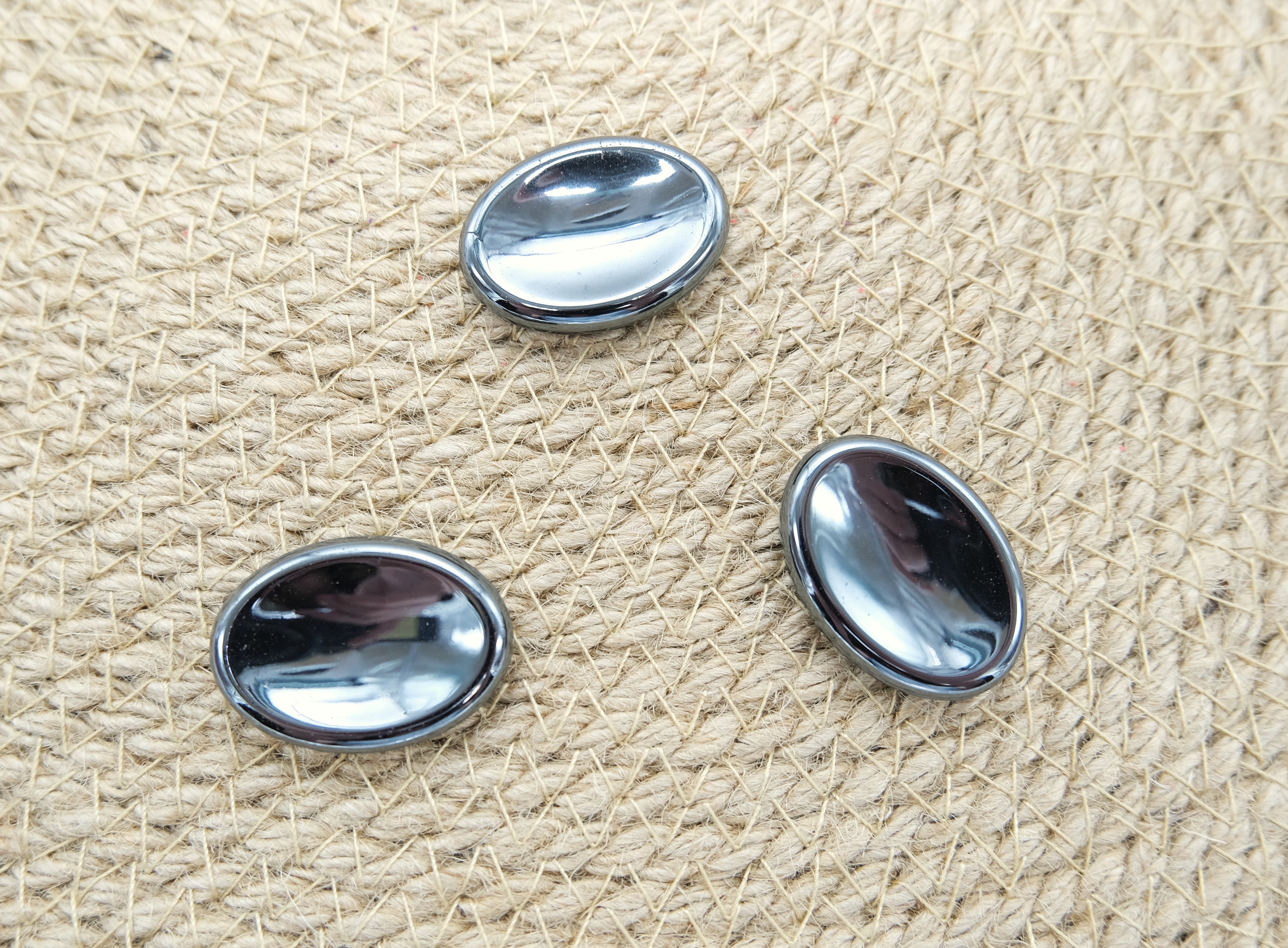 Hematite Worry Stone – Grounding, Focus & Energetic Protection